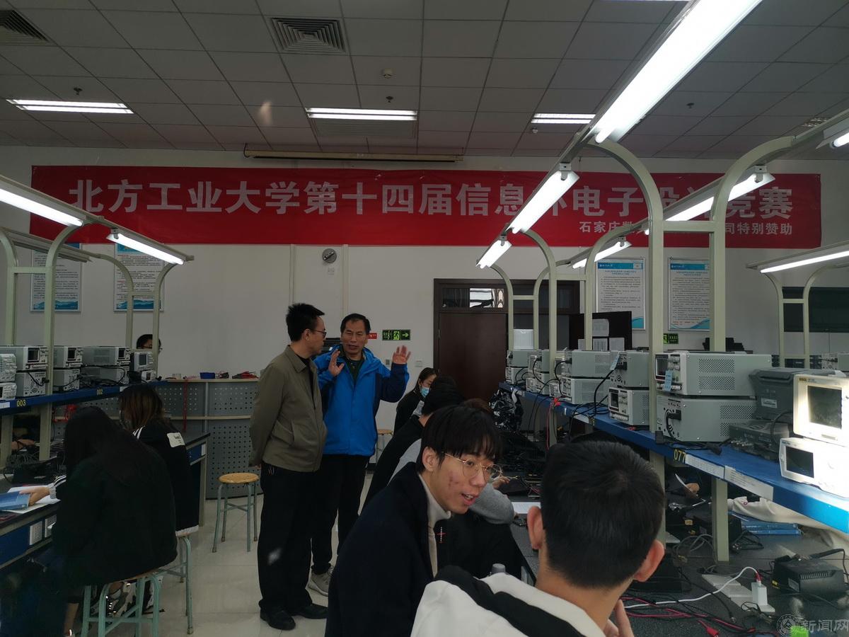 比赛现场.jpg 比赛现场.jpg