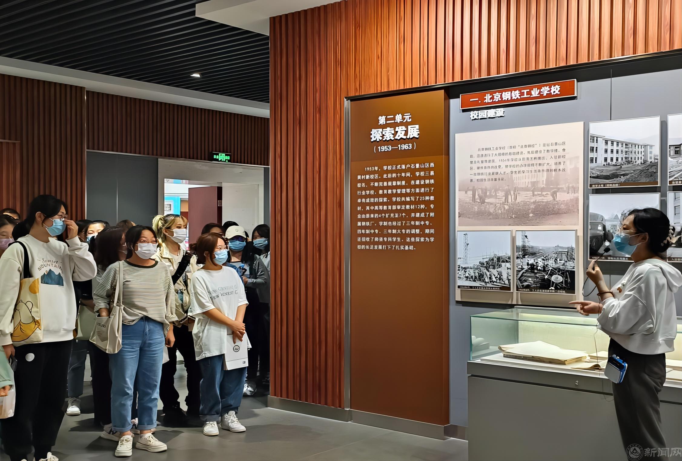 主题活动(参观校史馆).jpg 主题活动(参观校史馆).jpg